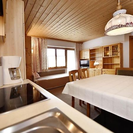 ガシュルン Berghof Gundalatsch Bed & Breakfast エクステリア 写真