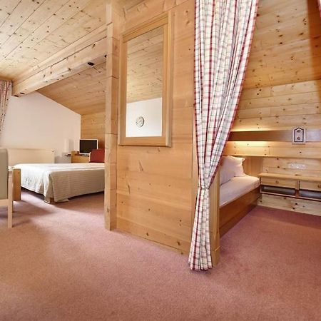ガシュルン Berghof Gundalatsch Bed & Breakfast エクステリア 写真