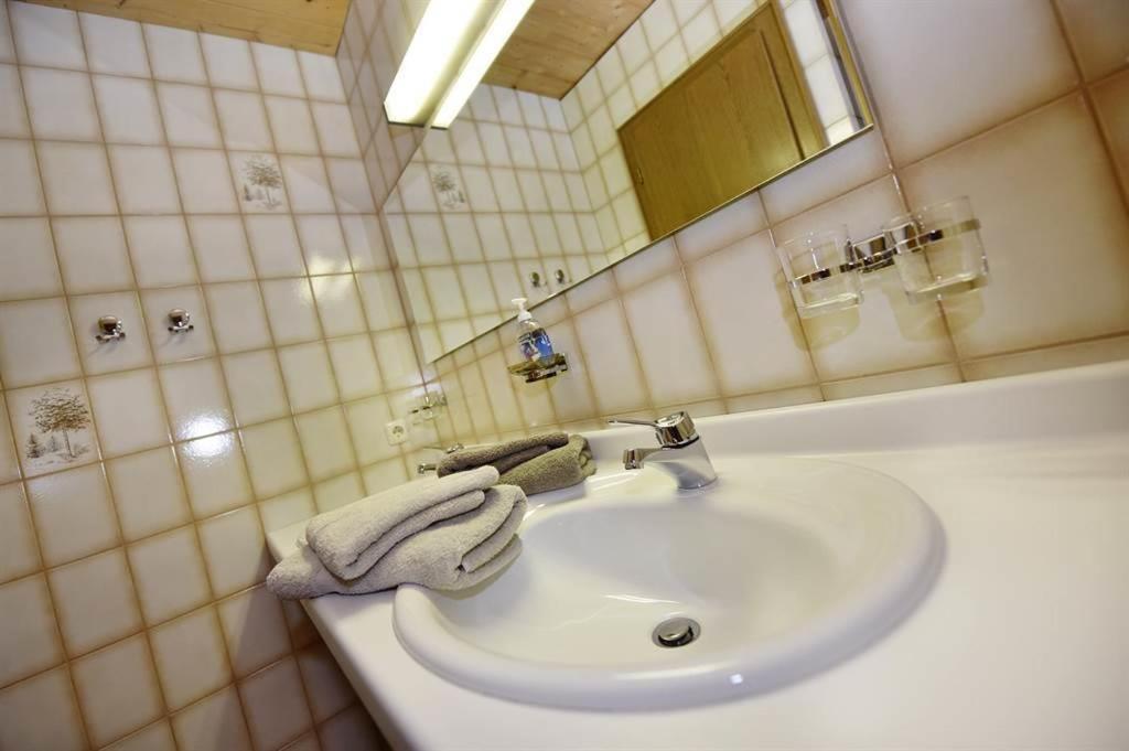 ガシュルン Berghof Gundalatsch Bed & Breakfast エクステリア 写真