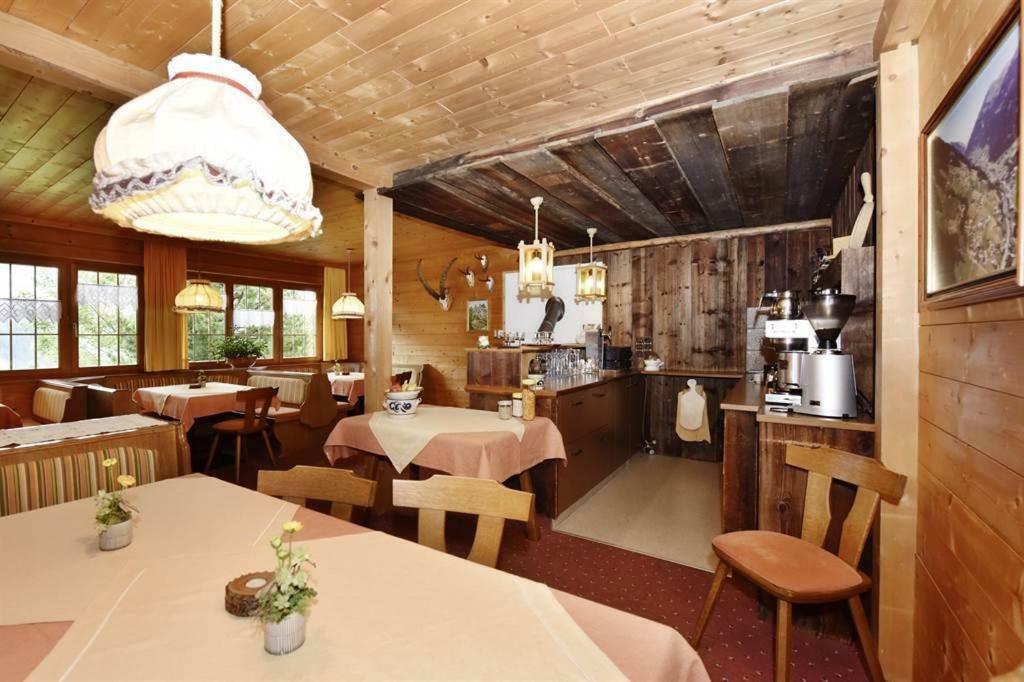 ガシュルン Berghof Gundalatsch Bed & Breakfast エクステリア 写真