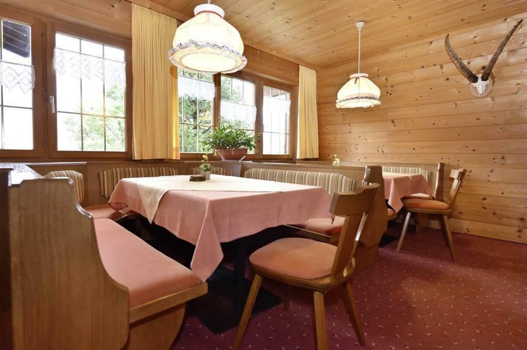 ガシュルン Berghof Gundalatsch Bed & Breakfast エクステリア 写真